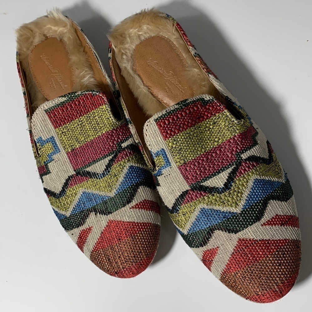 Universal Thread slippers Size 7 Fuzzy Wuzzy inside!! New without tags or box